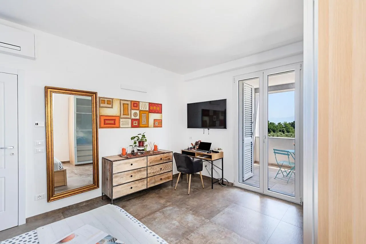 Castelletto Apartments With Pool By Wonderful Italy Polpenazze del Garda